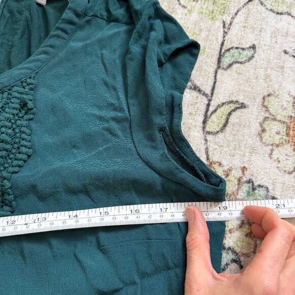 Daniel Rainn Emerald Green Top with Crochet Neckline Large - Picture 8 of 9